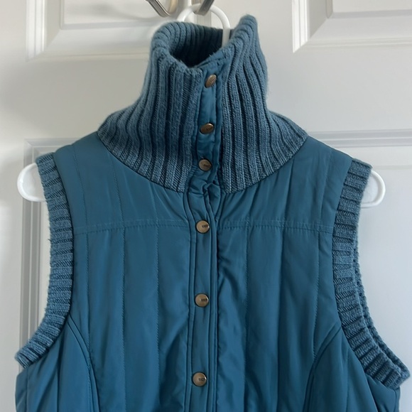 BCBGMAXAZRIA Women's Snap Collared Vest Size M Teal Blue Color/Wool Trim - Picture 2 of 7